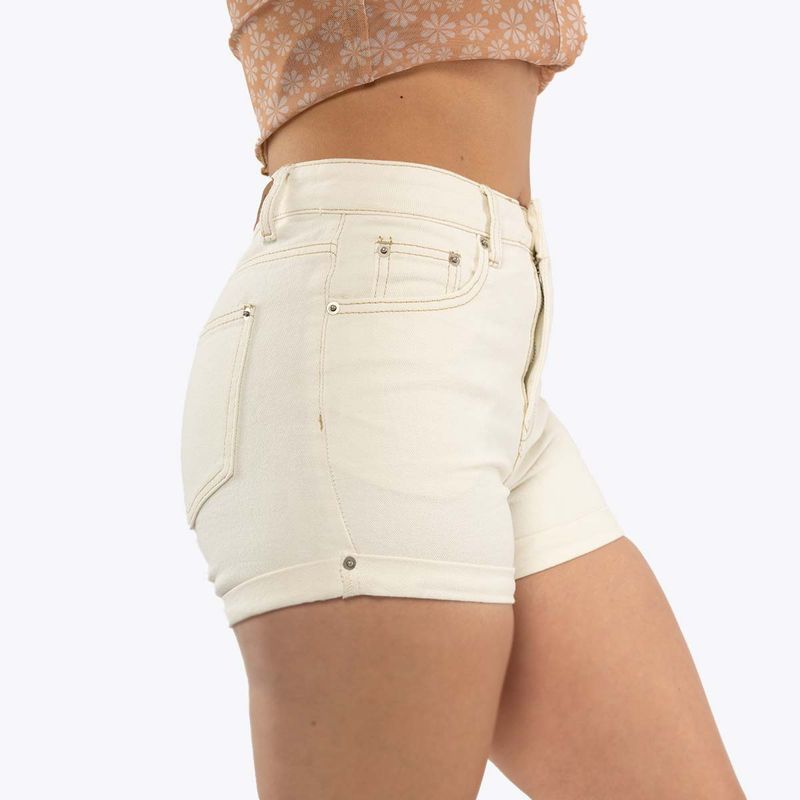 ONE-STEP-SHORT-PALOMA-SM-IVORY-IMAGEN-3